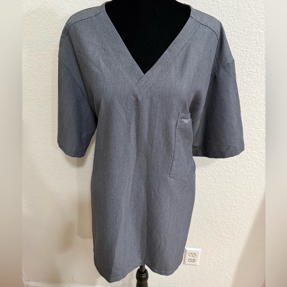 Figs Technical Collection scrub top in graphite gray